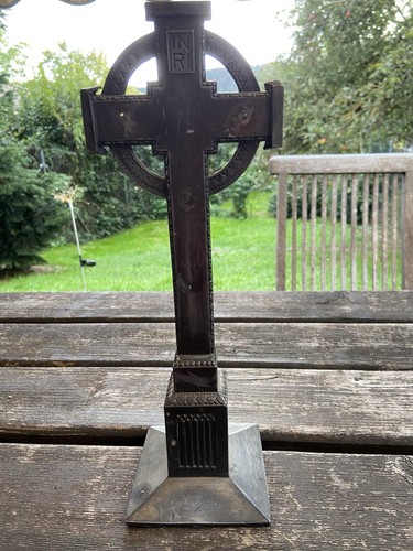Altes keltenkreuz mit inri - altes,